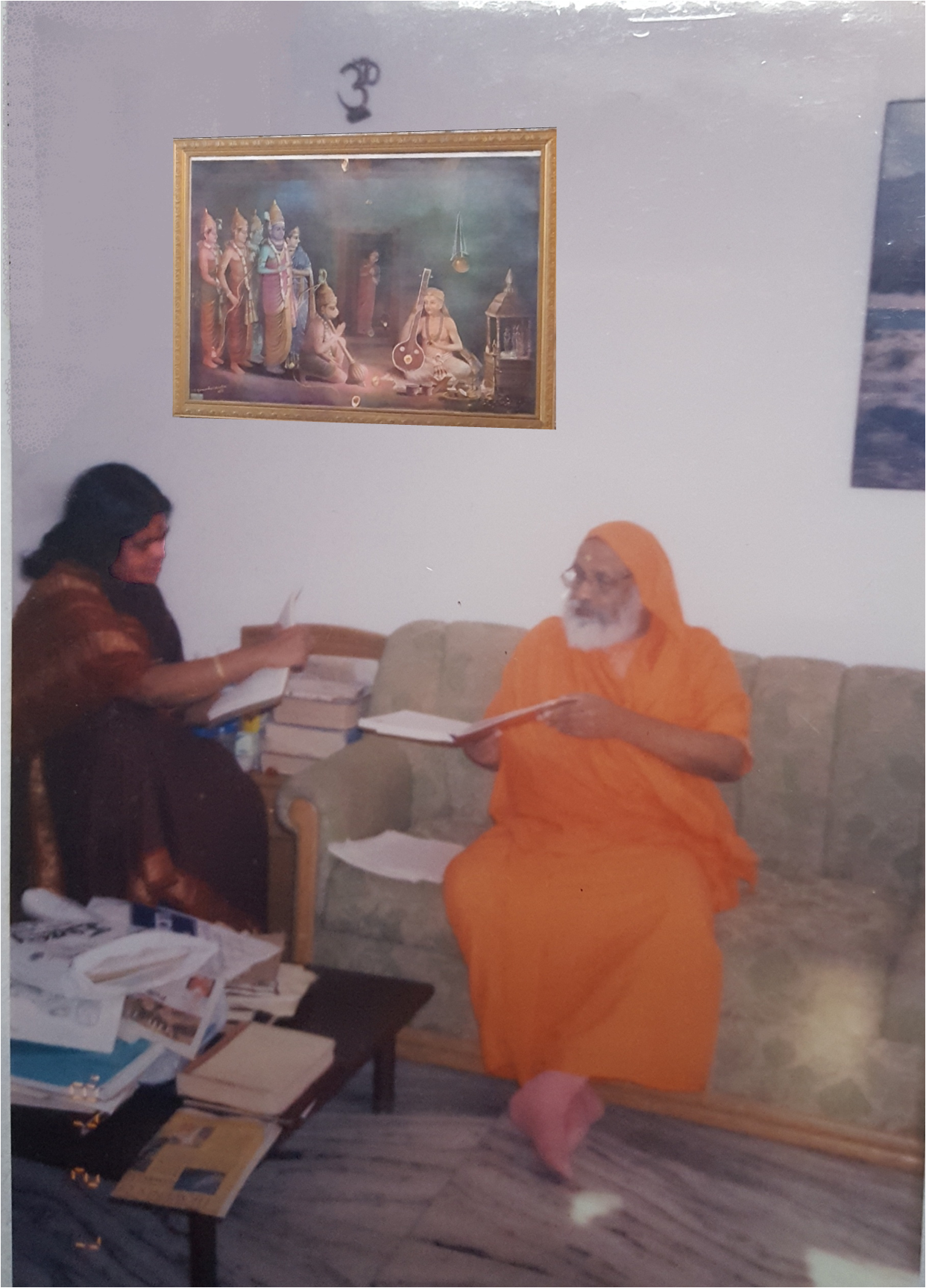 Smt. Pushpa Srivatsan with Swami Dayanandaji